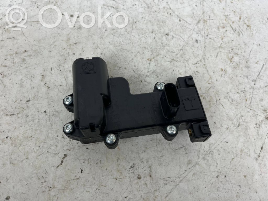 Tesla Model X Door control unit/module 