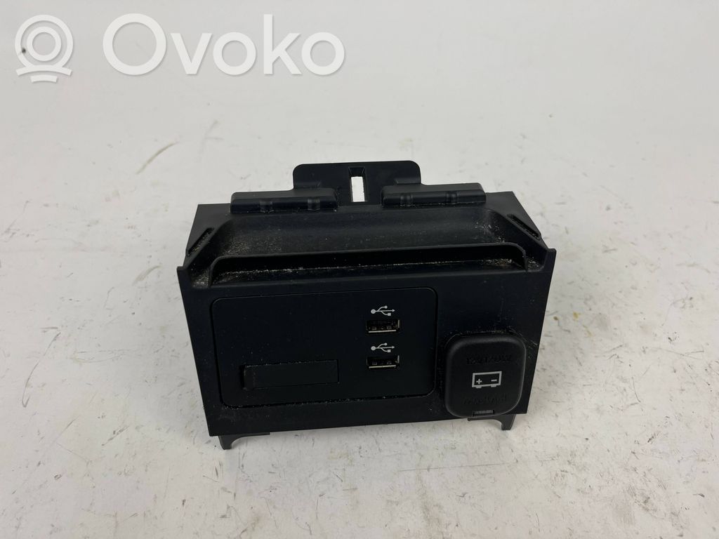 Mazda CX-30 USB-pistokeliitin 
