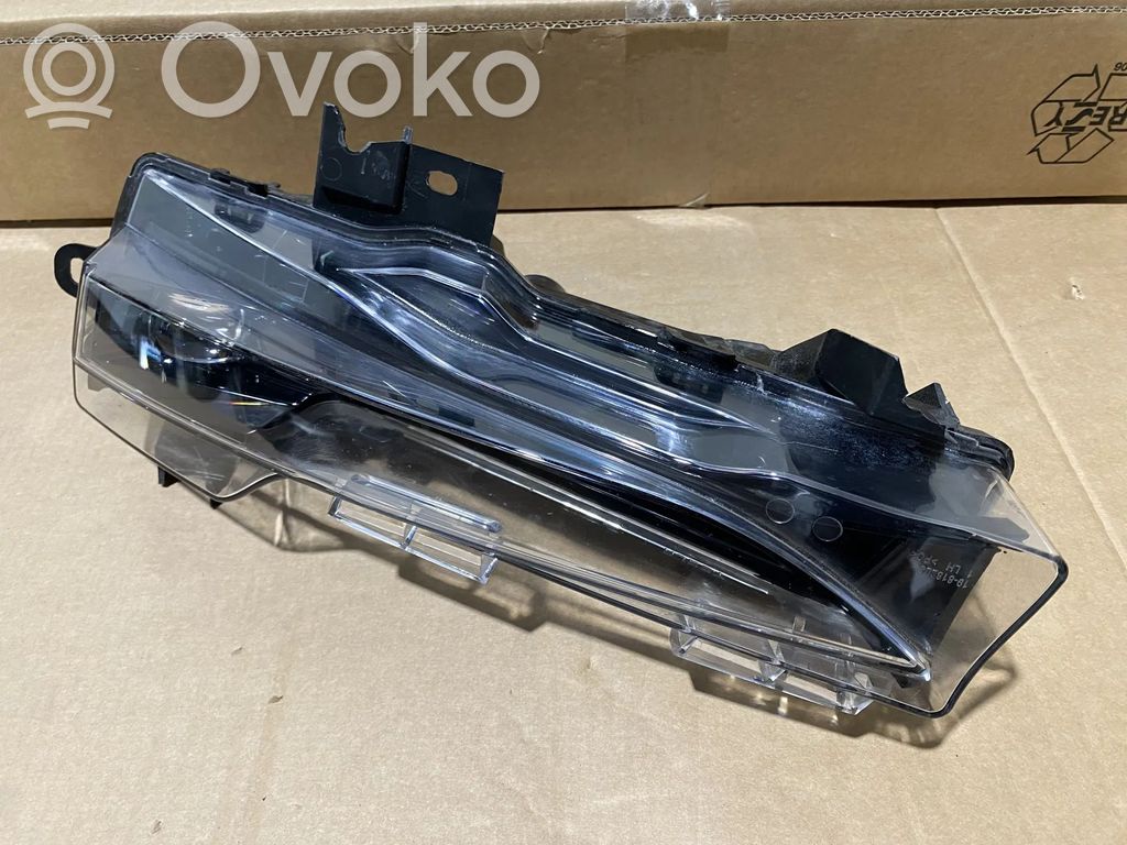 Tesla Model 3 Miglas lukturis priekšā 