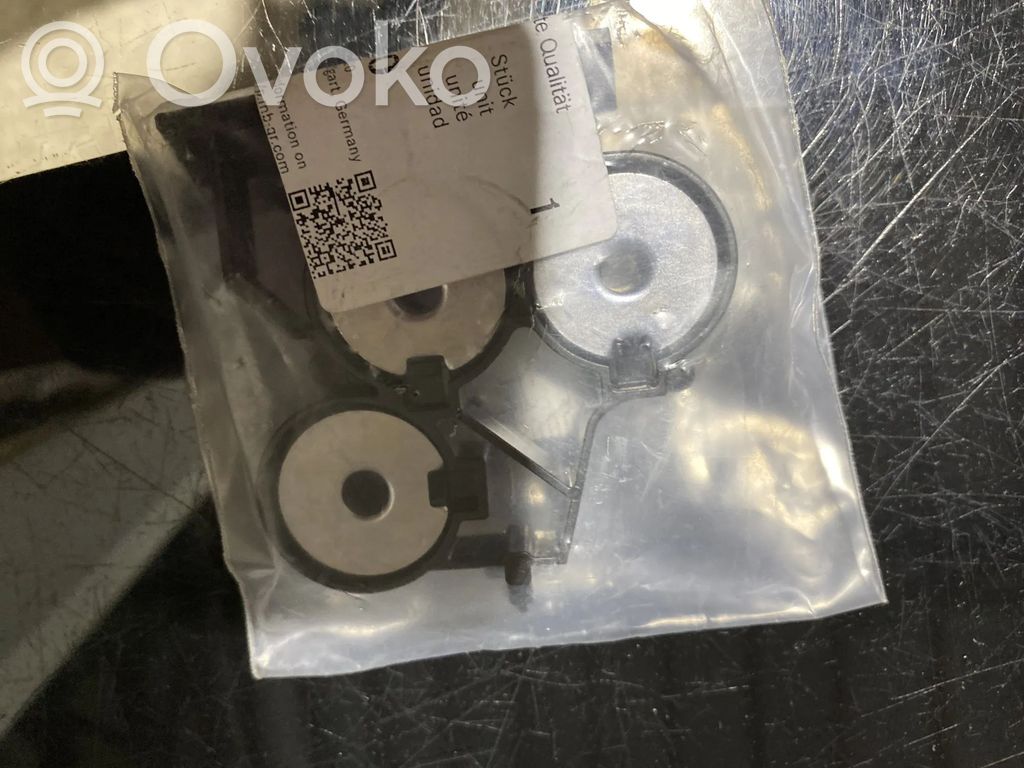 Radiator support slam panel bracket   A2136205800