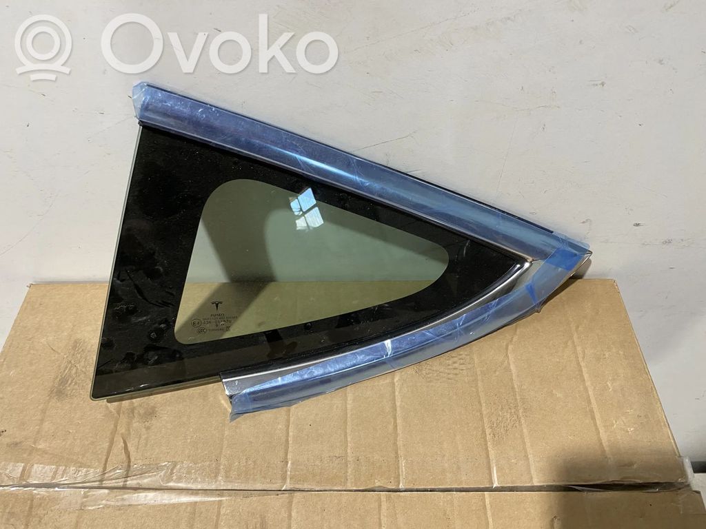Tesla Model 3 Galinis šoninis kėbulo stiklas 