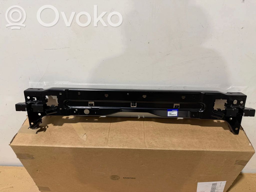 Volvo XC40 Panel mocowania chłodnicy / góra 