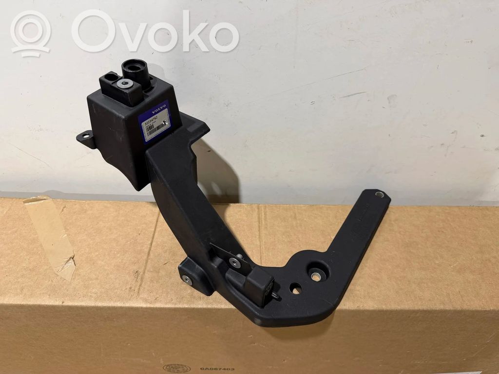 Volvo XC40 Uchwyt / Mocowanie błotnika przedniego 