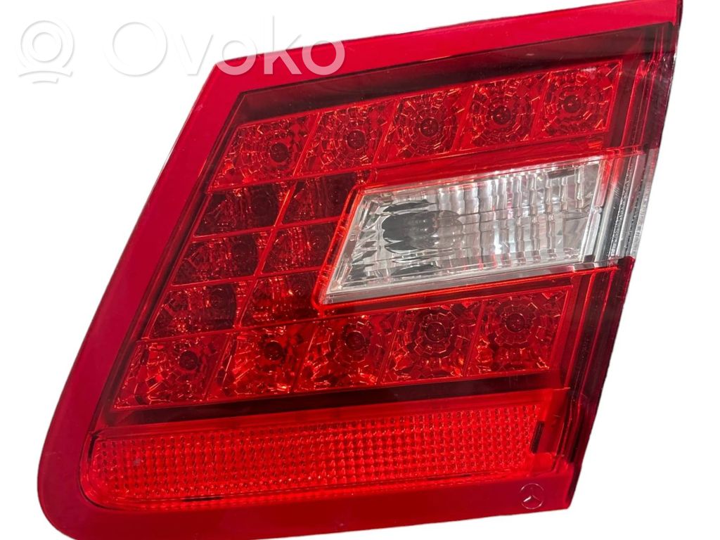 Mercedes-Benz E C207 W207 Lampy tylnej klapy bagażnika 
