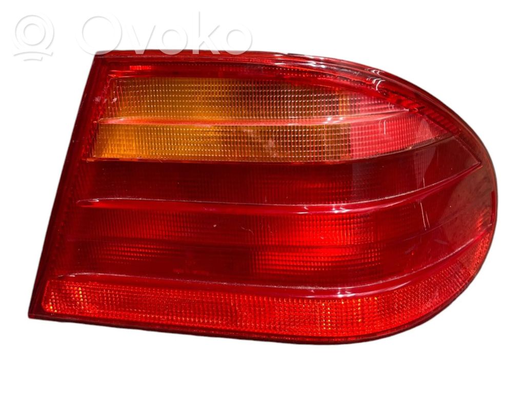 Mercedes-Benz E W210 Lampa tylna 