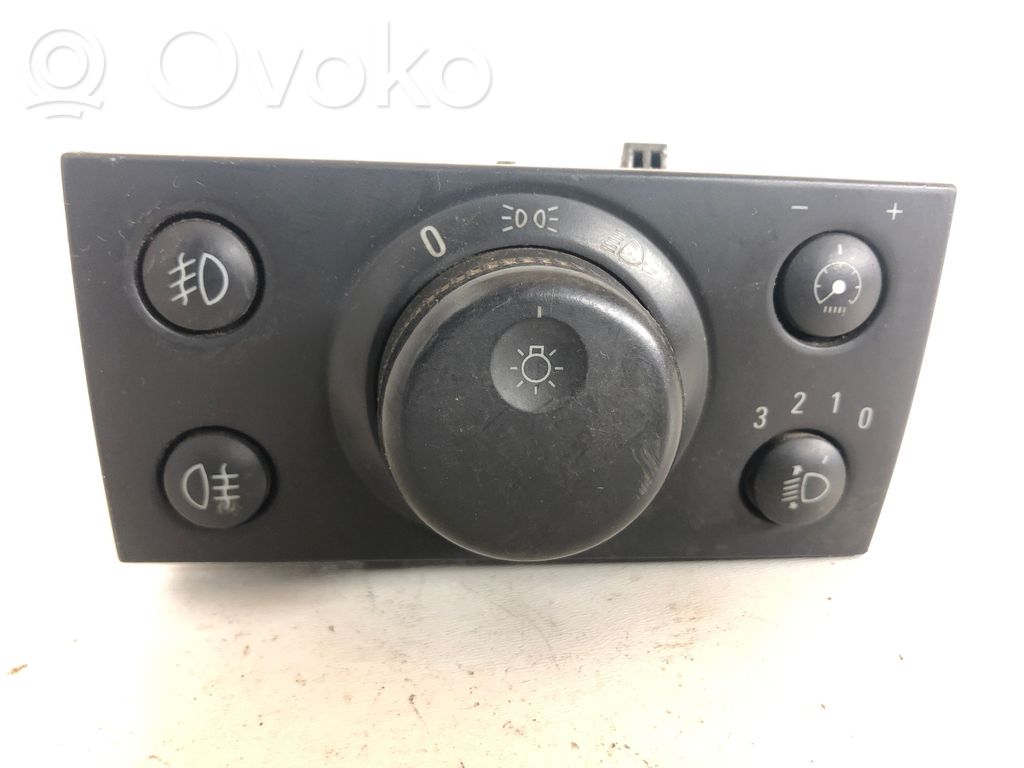 Light switch   9185881
