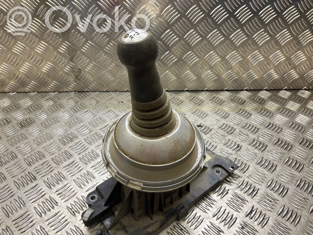 Mitsubishi Colt Gear shifter/selector 