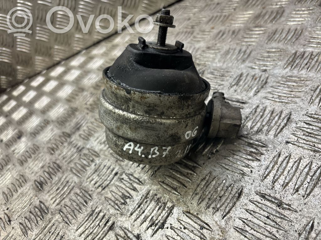 Audi A4 S4 B7 8E 8H Engine mount bracket 