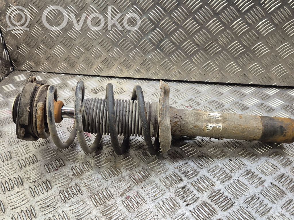 Volkswagen Golf V Amortyzator osi przedniej ze sprężyną 
