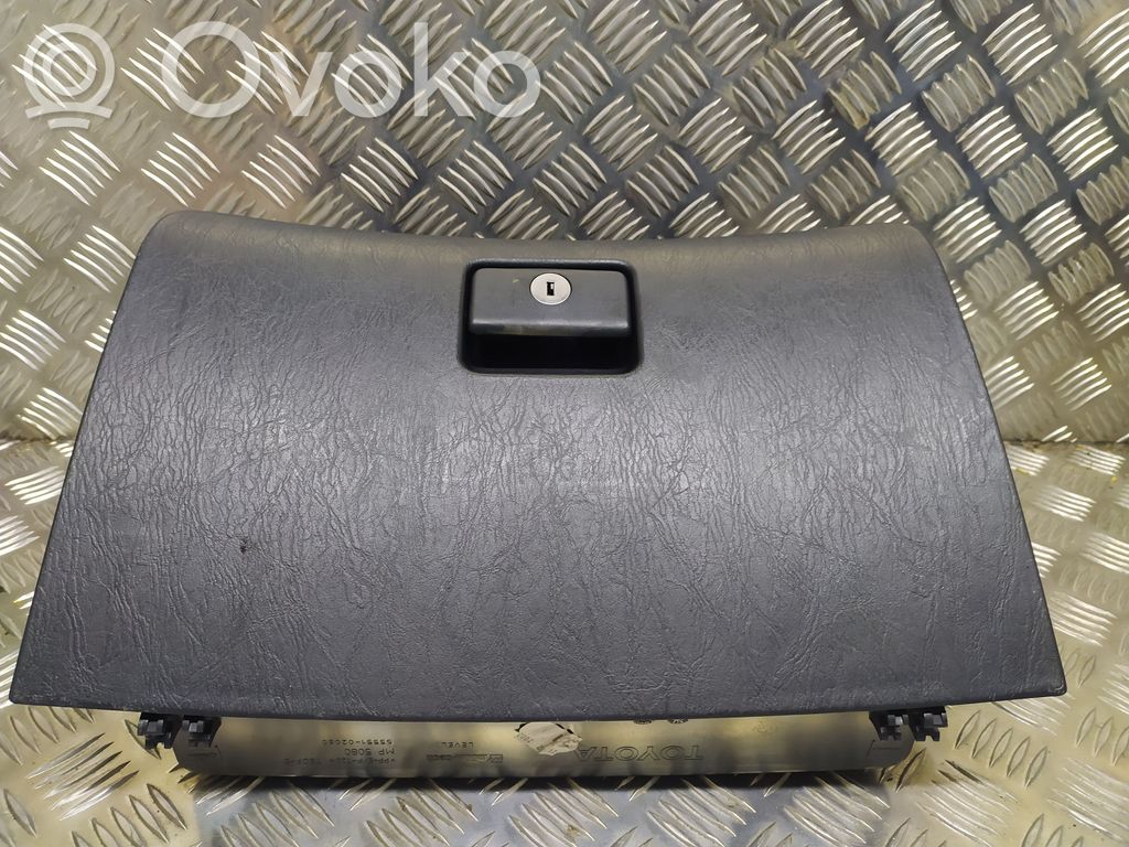 Toyota Corolla E120 E130 Daiktadėžės (bordačioko) komplektas 