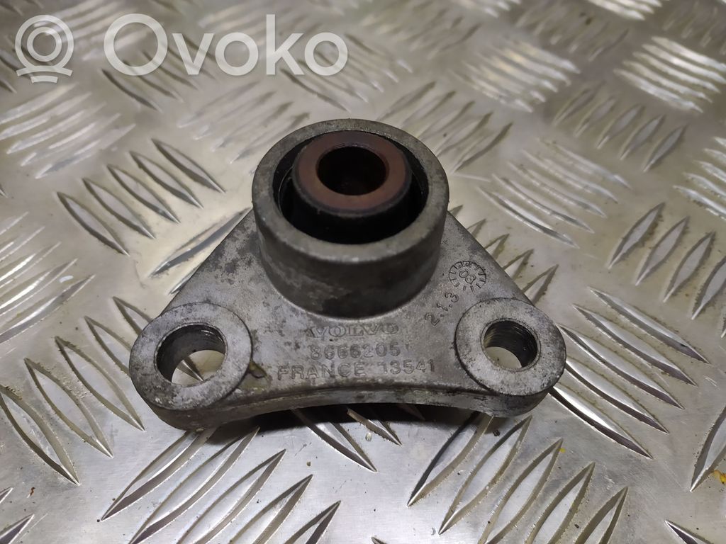 Volvo XC90 Engine mount bracket 