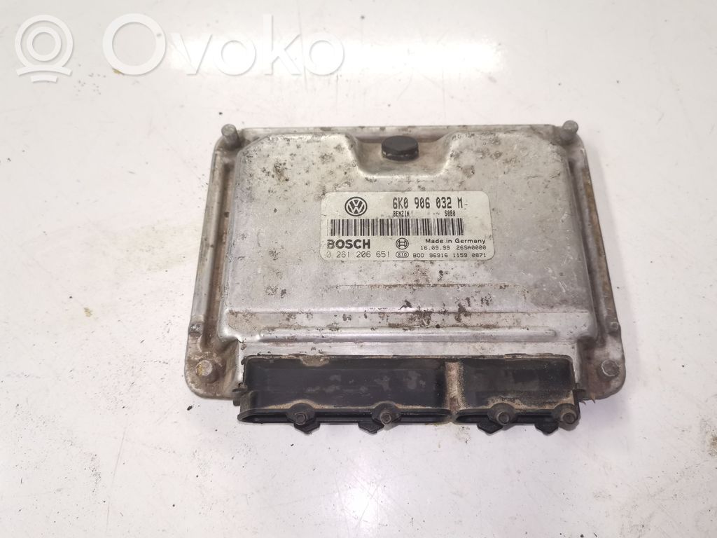 Volkswagen Caddy Variklio valdymo blokas 