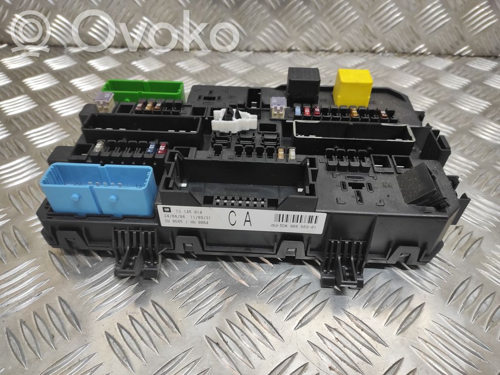 Opel Astra H Fuse module 