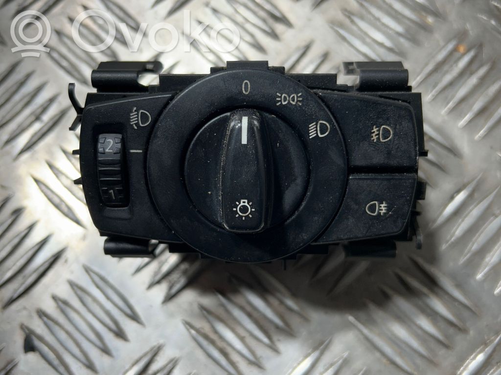 Light switch   6932794,33690102