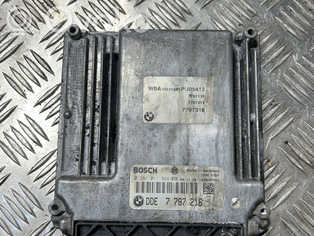 BMW 1 E81 E87 Engine control unit/module 