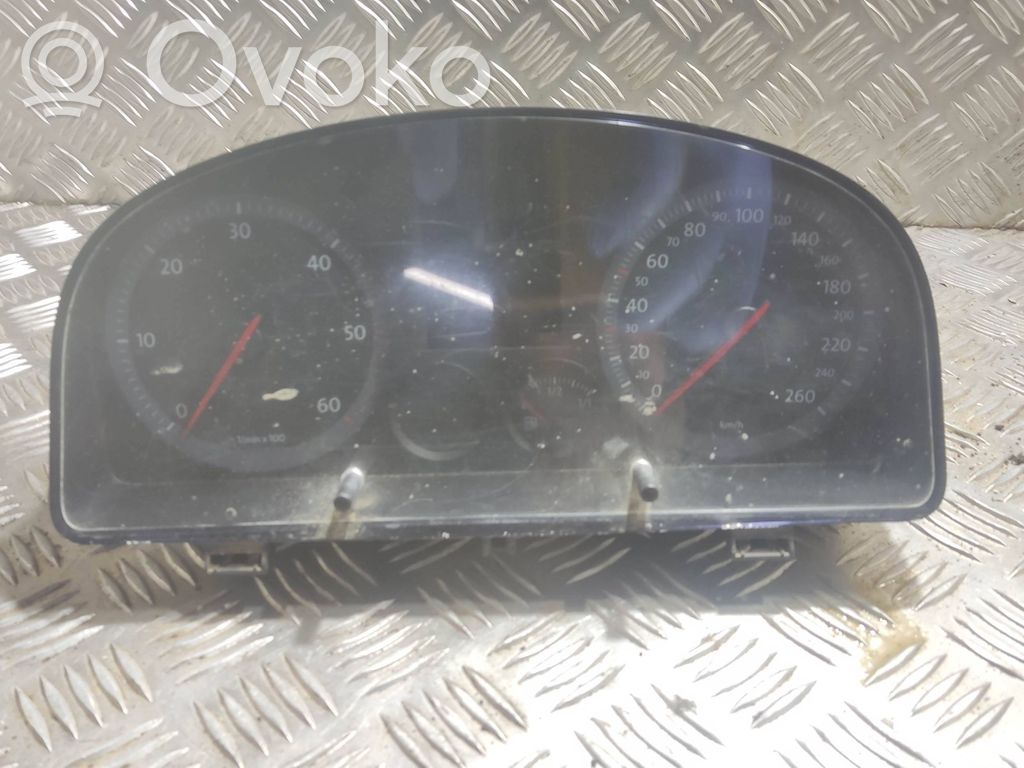 Volkswagen Caddy Speedometer (instrument cluster) 
