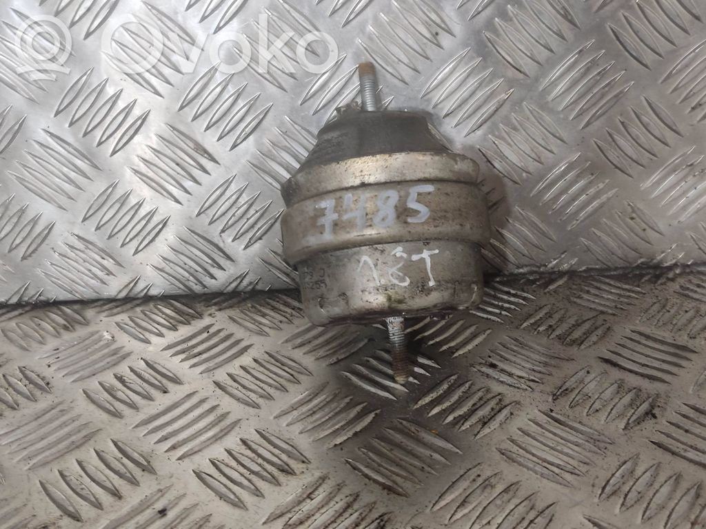 Audi A6 S6 C4 4A Engine mount bracket 