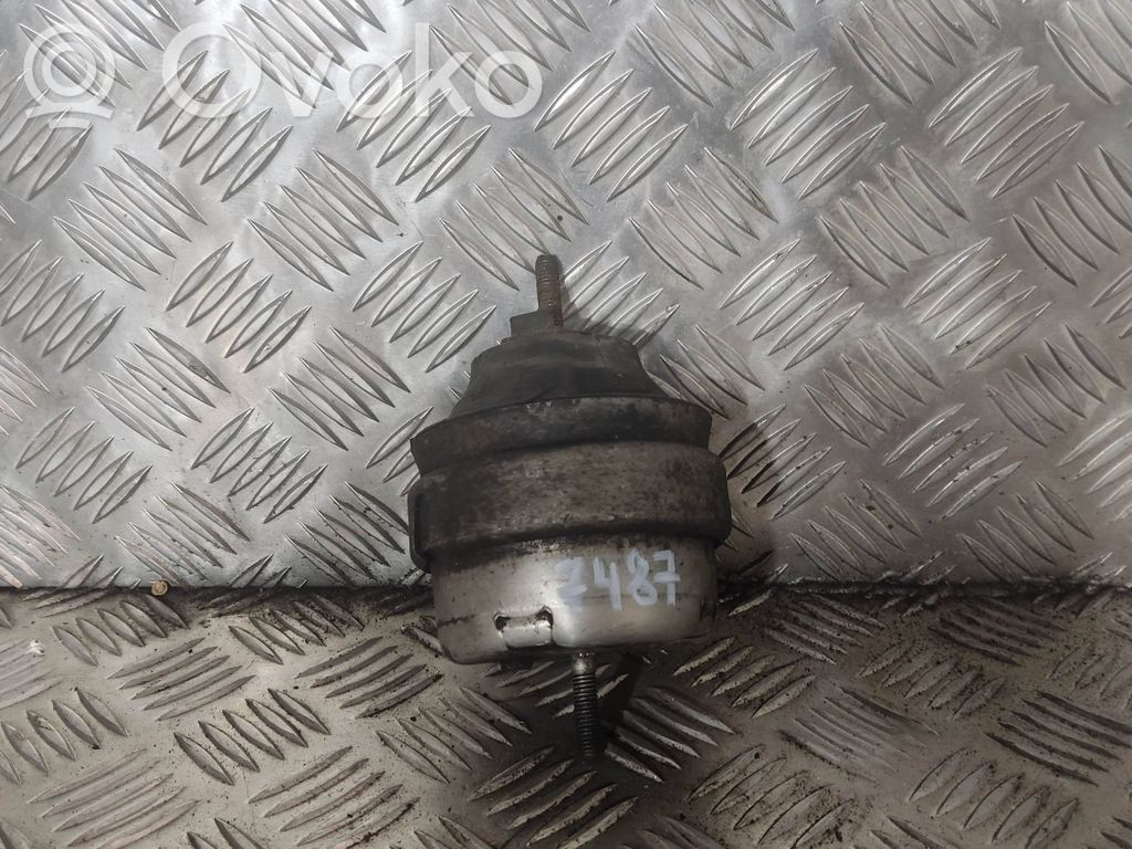 Engine mount bracket