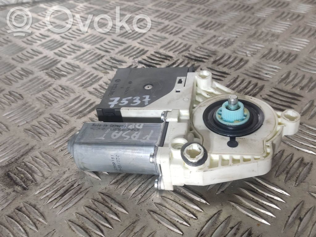 Volkswagen PASSAT B6 Silnik regulatora szyby drzwi przednich 