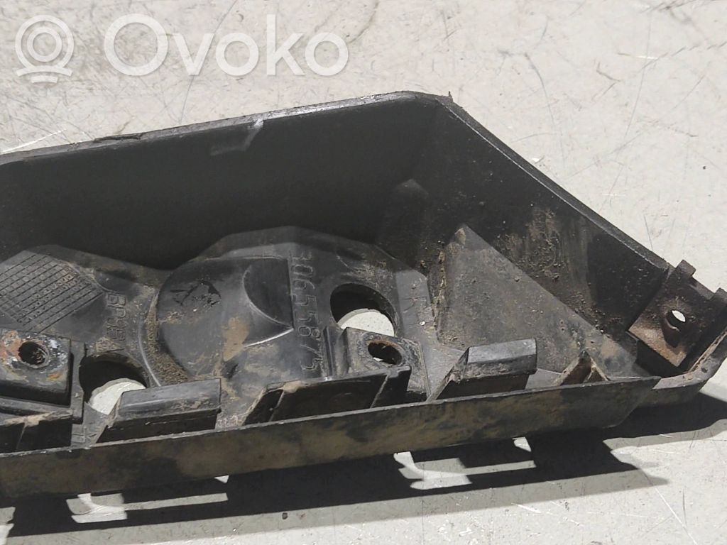 Front bumper mounting bracket   30655875