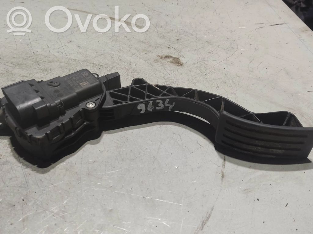 Volvo V50 Accelerator throttle pedal 