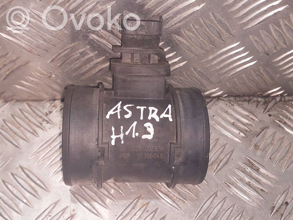 Opel Astra H Przepływomierz masowy powietrza MAF 