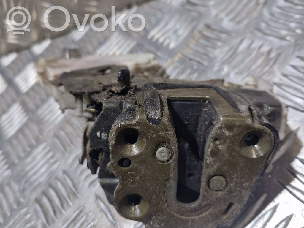 Nissan Terrano Takaoven lukko 