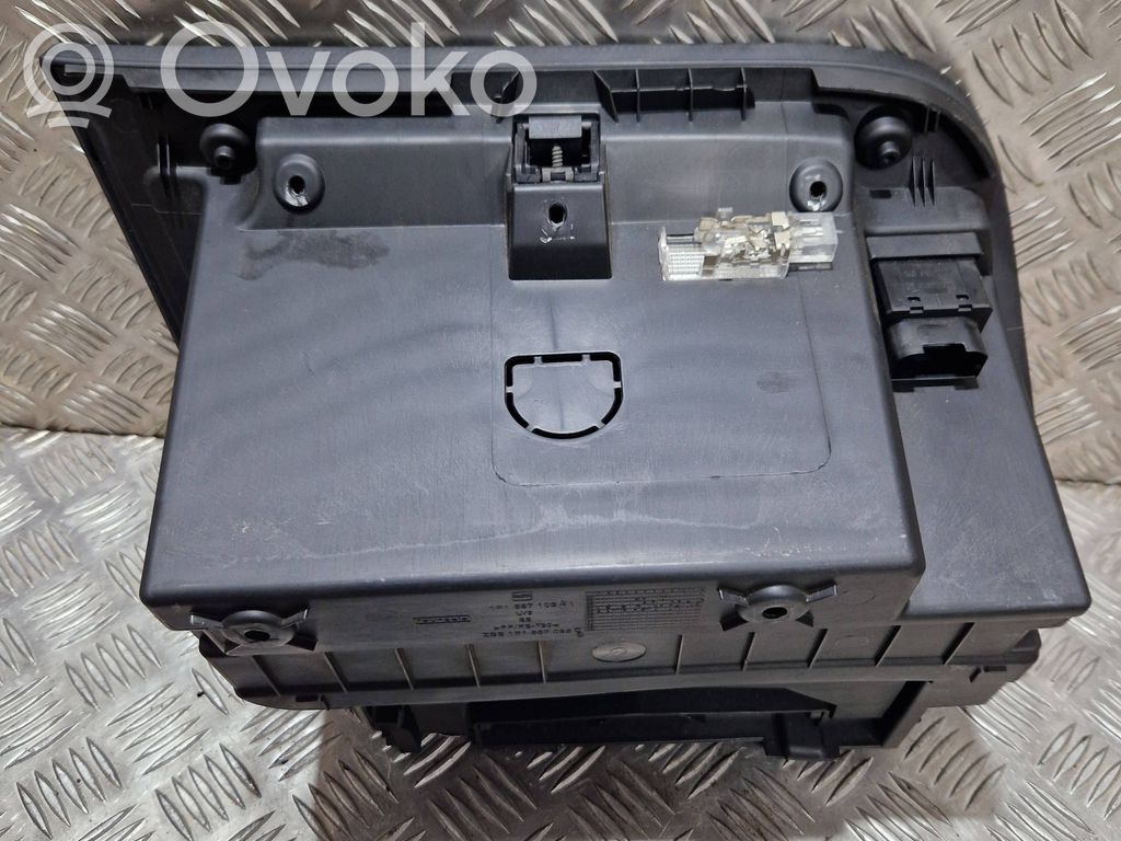 Seat Leon (1P) Schowek deski rozdzielczej 
