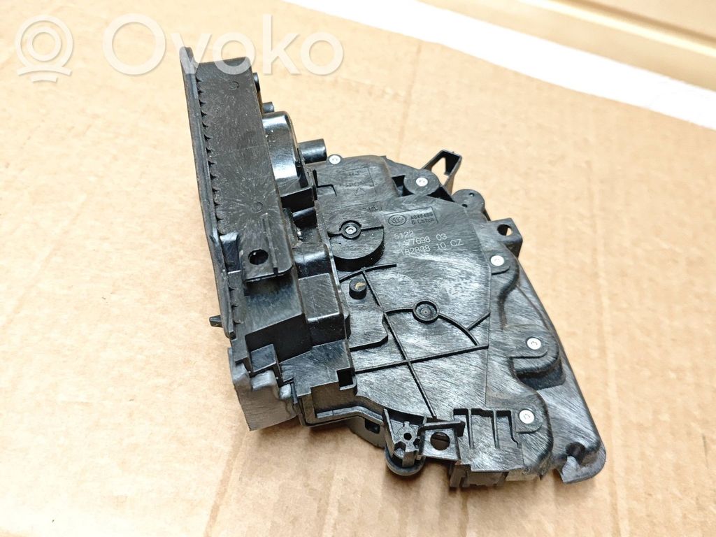 BMW 5 G30 G31 G38 Zamek drzwi tylnych 