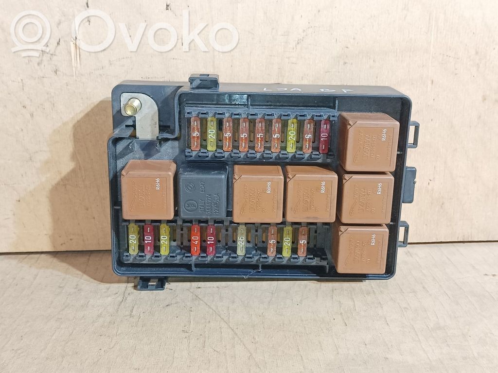 Ramka / Moduł bezpieczników   LJA2822BF,2822BF