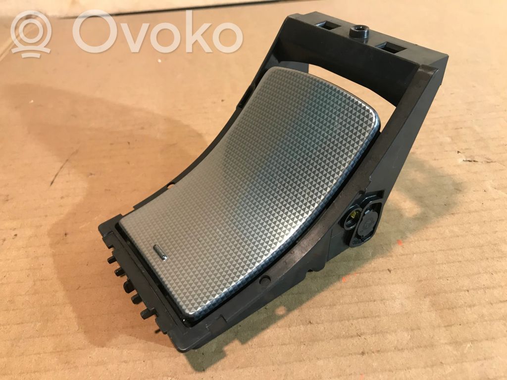 Mukiteline edessä   9644584877