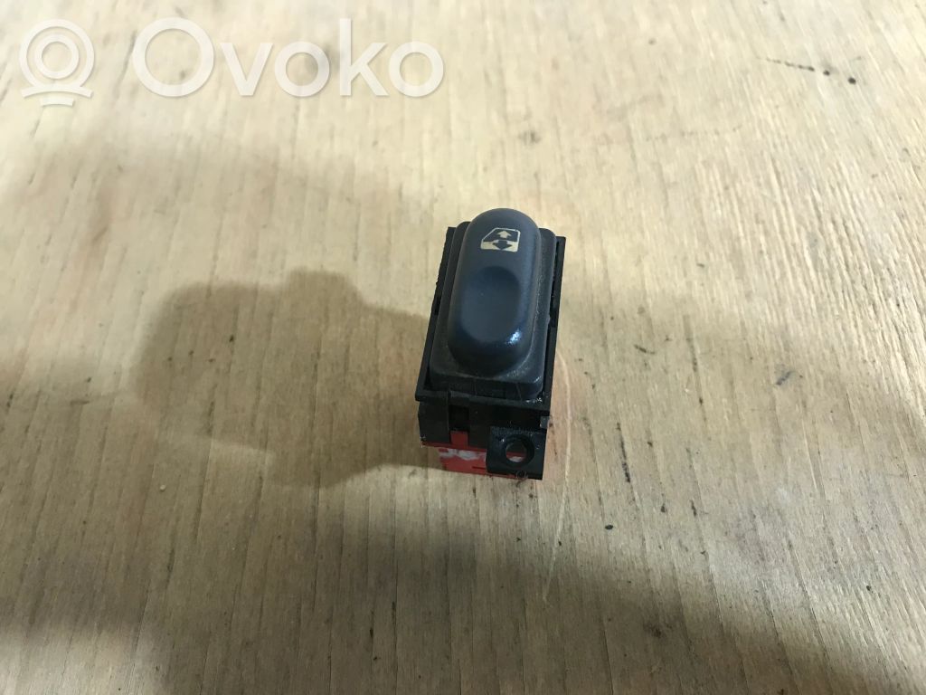 Electric window control switch   7700875682
