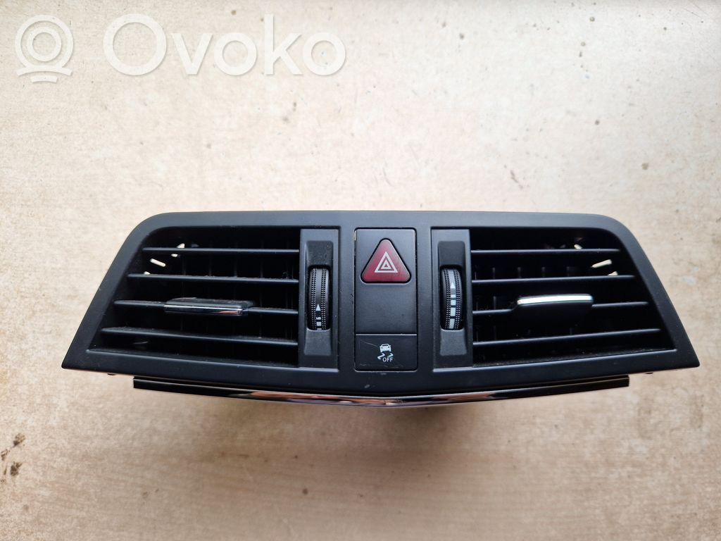Mercedes-Benz E C207 W207 Dysze / Kratki środkowego nawiewu deski rozdzielczej 