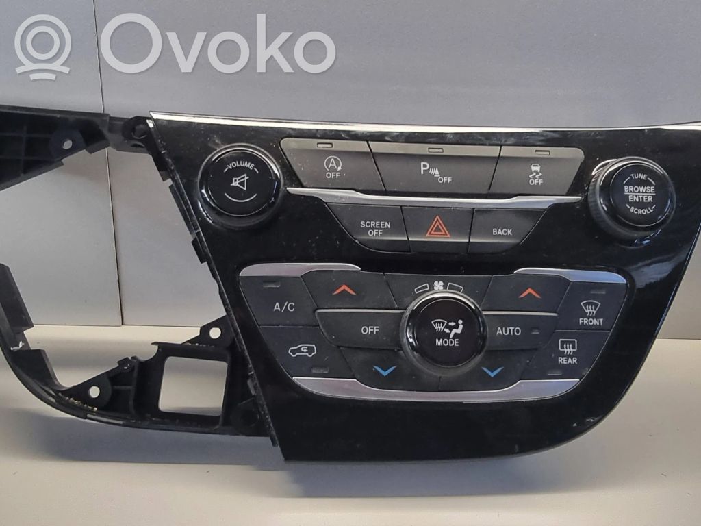 Chrysler Pacifica Climate control unit 