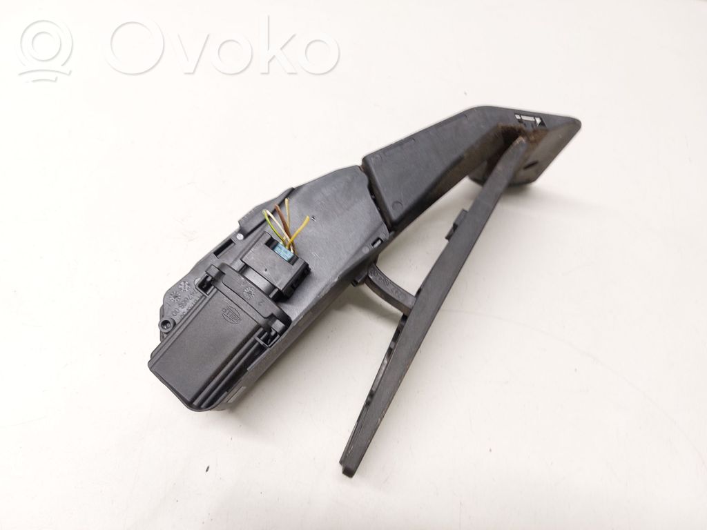 Accelerator throttle pedal   6793743