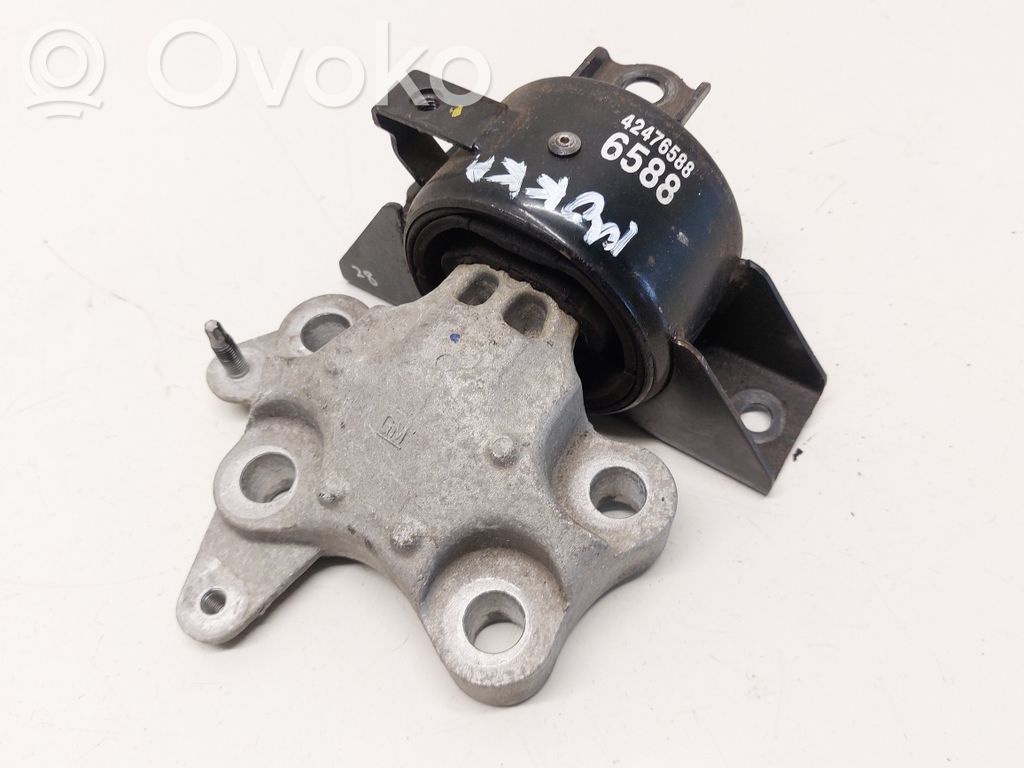Opel Mokka X Engine mount bracket 