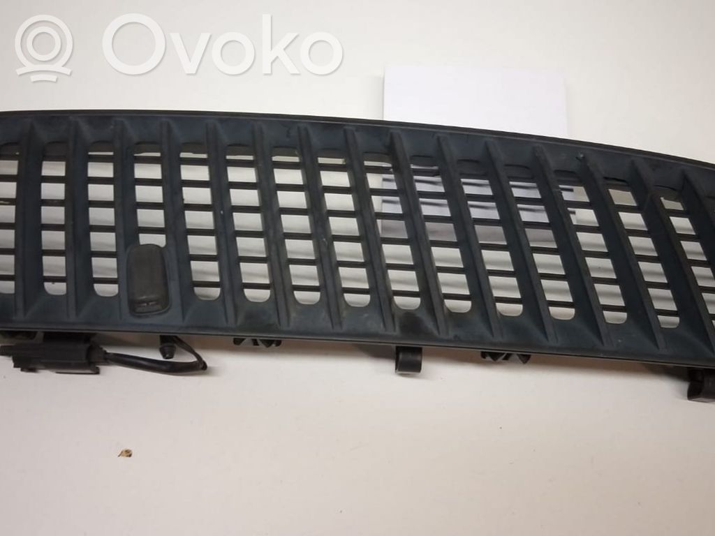 Kratka wlotu powietrza na maskę   51137113732