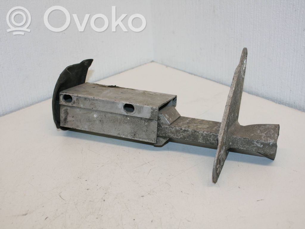 Audi A4 S4 B5 8D Galinis laikiklis bamperio 