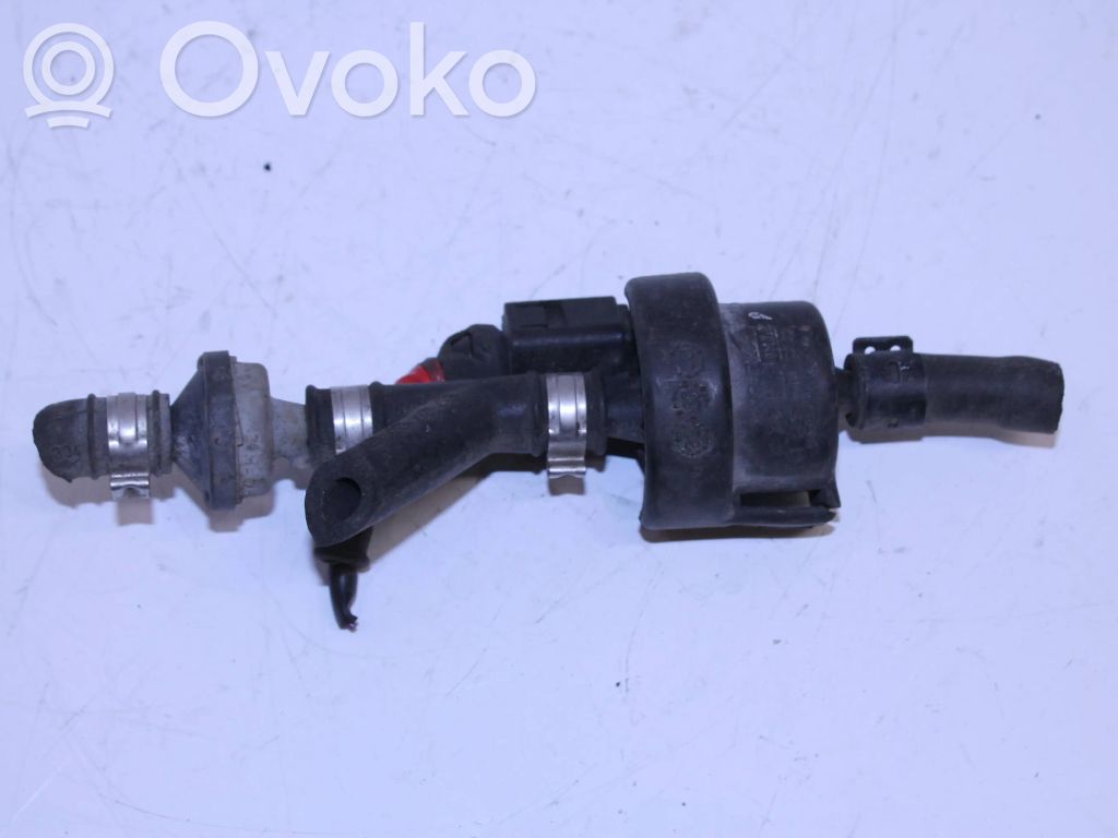 Audi A4 S4 B7 8E 8H Válvula de vacío (Usadas) 
