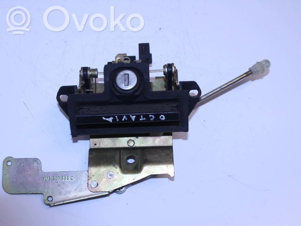 Skoda Octavia Mk1 (1U) Uchwyt / Rączka zewnętrzna otwierania klapy tylnej / bagażnika 