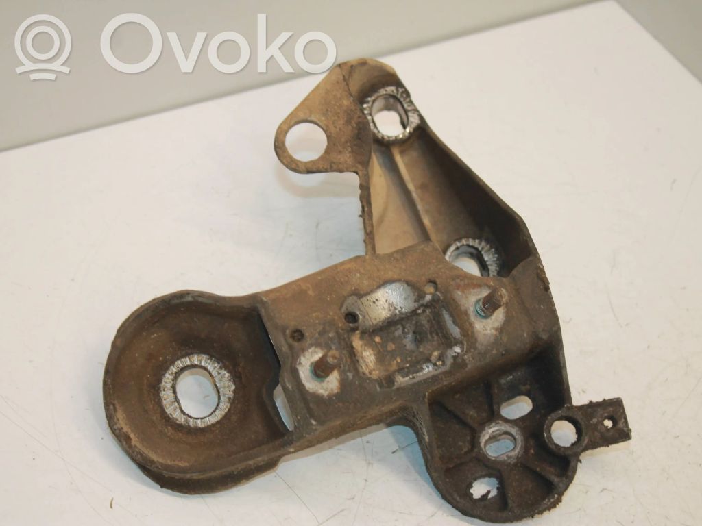 Audi A6 Allroad C5 Engine mounting bracket 