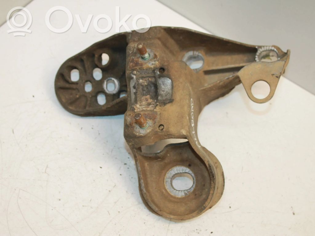 Audi A6 Allroad C5 Engine mounting bracket 