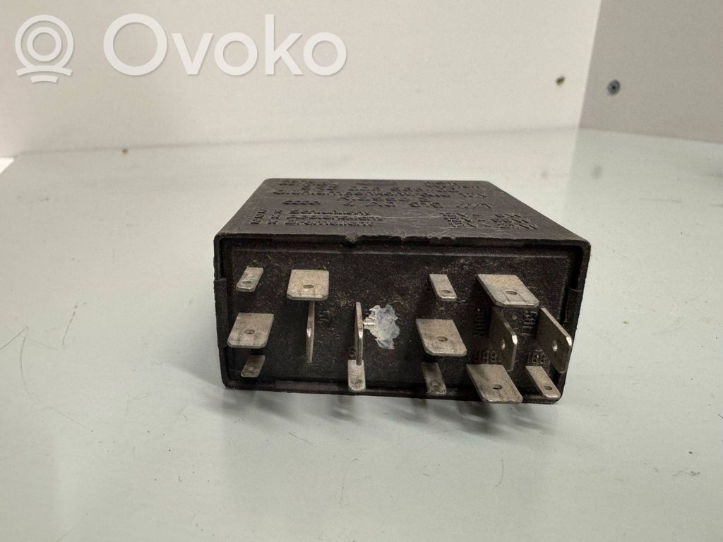 Audi A4 S4 B5 8D Valojen rele 