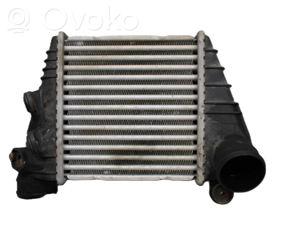 Volkswagen Golf IV Chłodnica powietrza doładowującego / Intercooler 