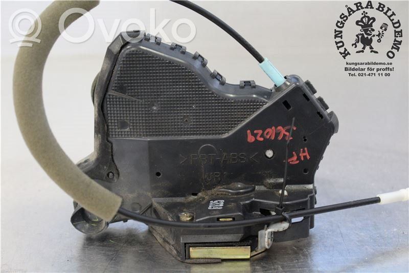 Toyota Corolla E120 E130 Priekšpusē slēdzene 