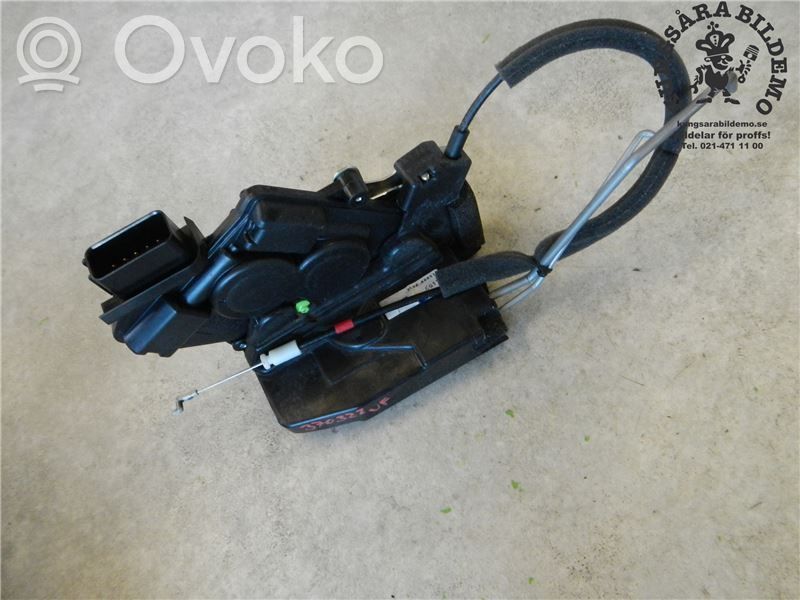 Mazda 3 III Priekšpusē slēdzene 