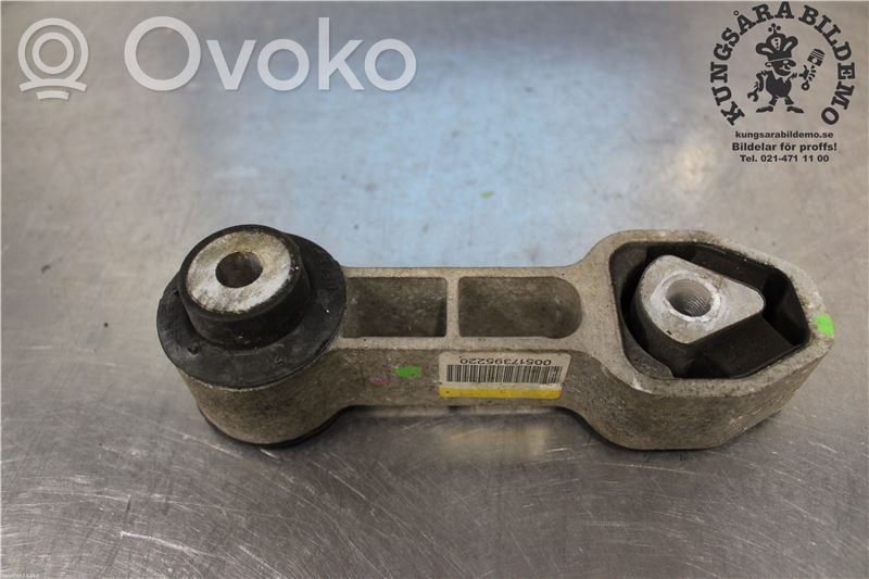 Fiat 500 Engine mounting bracket 