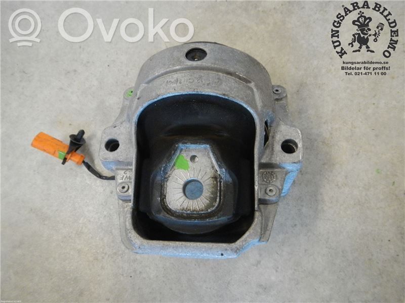 Porsche Macan (95B) Engine mounting bracket 