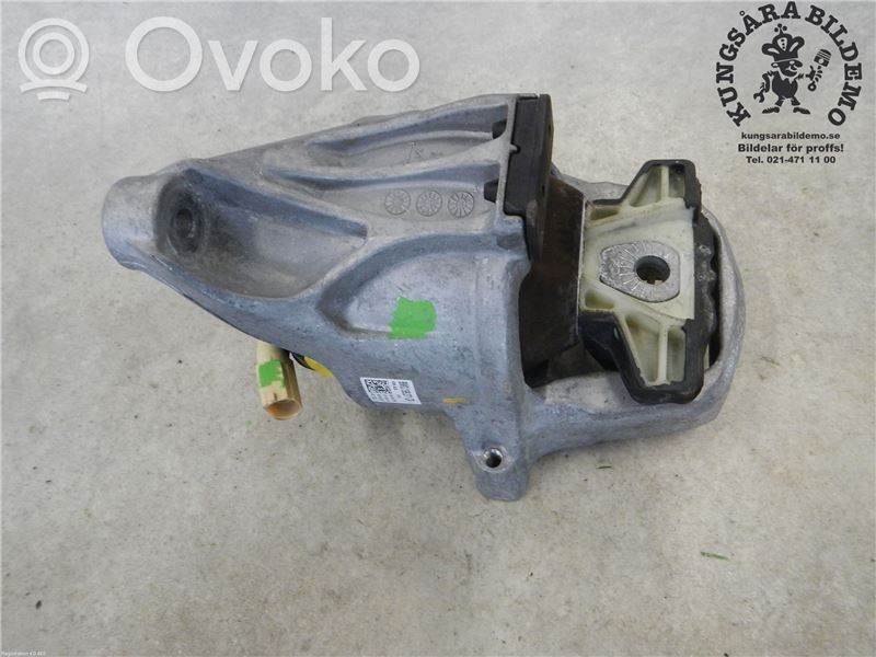 Engine mount bracket   8W0199371CP