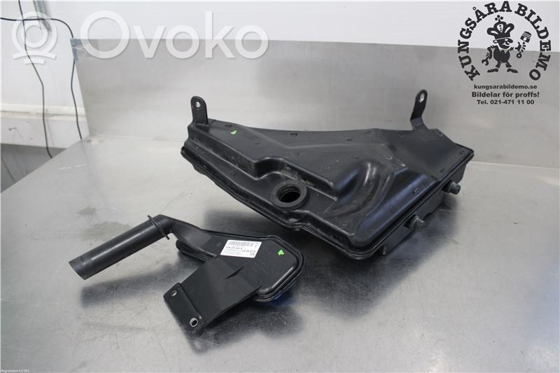 Porsche Macan (95B) Windshield washer fluid reservoir/tank 